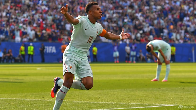 Kylian Mbappe merayakan gol saat Prancis mengalahkan Maroko 2-0 pada perempat final Piala Dunia.