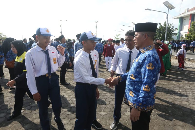 Bupati Kepulauan Anambas Aneng memimpin Upacara Peringatan Hari Anak Nasional Ke-42 Tahun 2026 di halaman Kantor Bupati Kepulauan Anambas, Kamis (23/7/2026), bersama jajaran Forkopimda, kepala OPD, pelajar, dan berbagai elemen masyarakat.