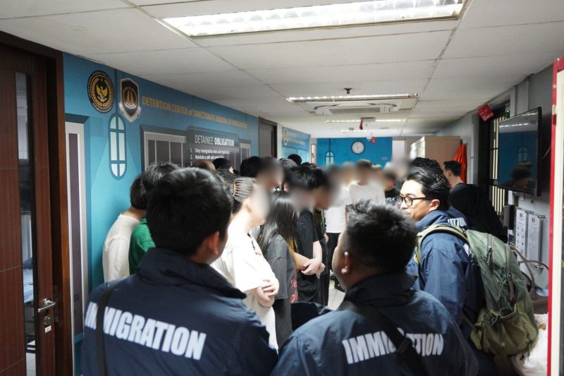 Direktorat Jenderal Imigrasi mendeportasi dan menangkal seumur hidup 92 warga negara Tiongkok yang diduga terlibat sindikat judi daring dan penipuan investasi di Batam.