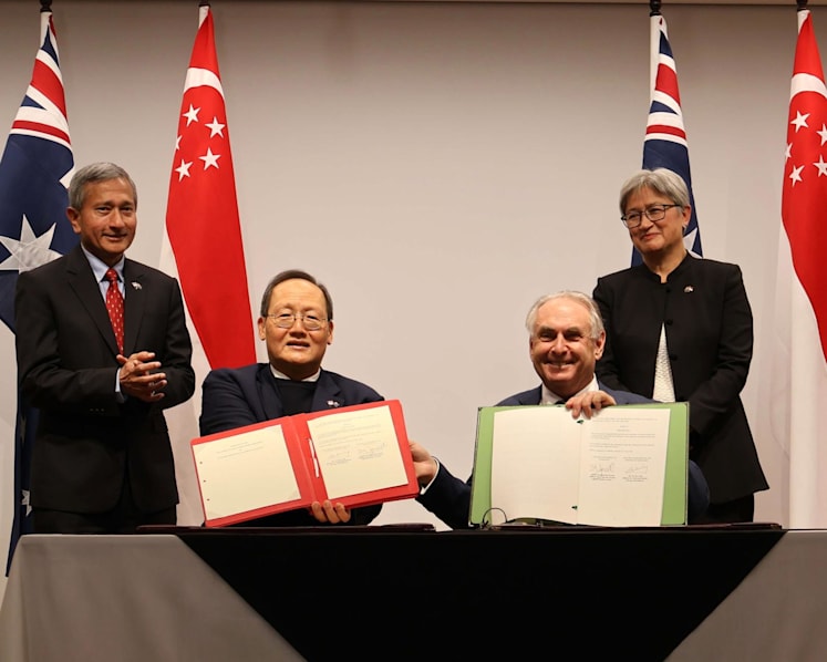 Menteri Singapura dan Australia menandatangani protokol perdagangan barang esensial di Adelaide.