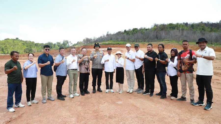 Amsakar Achmad dan Li Claudia Chandra meninjau lokasi pembangunan Sekolah Rakyat Merah Putih di Rempang yang diproyeksikan menjadi kawasan pendidikan terpadu bagi masyarakat Batam.
