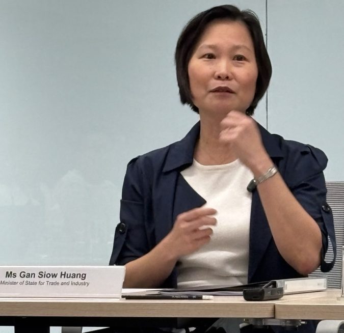Gan Siow Huang memaparkan potensi kerja sama waste-to-energy dan pengembangan kendaraan listrik antara Indonesia dan Singapura dalam forum IJVP di Singapura.