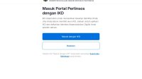 Warga mengaktifkan IKD untuk mengakses layanan Perlinsos di Batam.