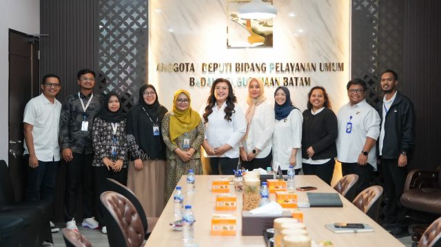 Anggota/Deputi Bidang Pelayanan Umum BP Batam Ariastuty Sirait menerima audiensi Kepala Kantor Bahasa Provinsi Kepulauan Riau Titik Wijanarti di Kantor BP Batam, Selasa (21/7/2026), membahas kolaborasi peningkatan kualitas bahasa dalam pelayanan publik.