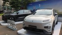 Mobil listrik Changan Deepal S05 berwarna putih dipamerkan pada acara pembukaan pemesanan di Jakarta.