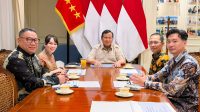 Presiden Prabowo Subianto berdiskusi dengan pimpinan BP Batam mengenai percepatan pembangunan Batam. Presiden Prabowo Subianto berdiskusi dengan pimpinan BP Batam mengenai percepatan pembangunan Batam.