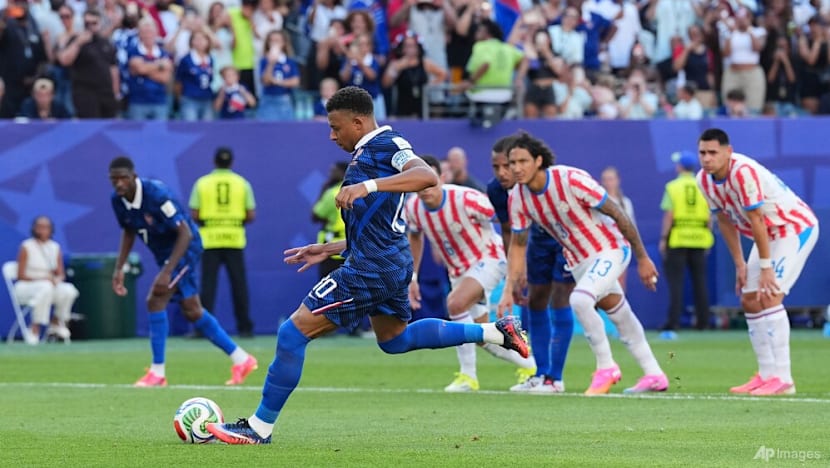 Kylian Mbappe merayakan gol penalti saat Prancis mengalahkan Paraguay pada babak 16 besar Piala Dunia 2026.
