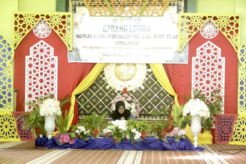 Peluang Kota Batam mempertahankan gelar juara umum MTQH Kepri 2026 menguat setelah 33 peserta lolos ke final. Ketua Kafilah Yusfa Hendri mengawal perjuangan peserta hingga menjelang tengah malam.