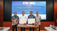 Kepala BP Batam Amsakar Achmad menyaksikan penandatanganan nota kesepahaman pengembangan KEK Tanjung Sauh bersama Panbil Group dan PT PLN Batam di Batam.