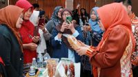 Ketua Dekranasda Kota Batam Erlita Amsakar membuka pelatihan digitalisasi pemasaran bagi pelaku IKM di Batam.