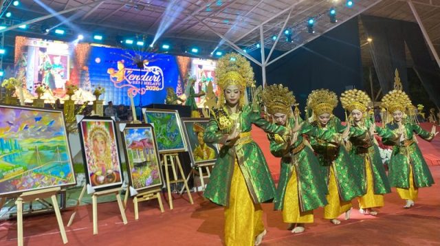 Penampilan tari Melayu pada Kenduri Seni Melayu 2026 di Batam.
