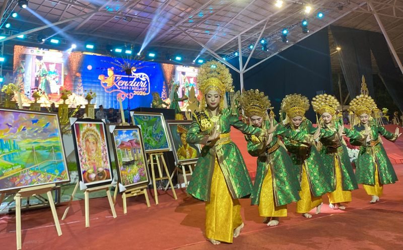 Penampilan tari Melayu pada Kenduri Seni Melayu 2026 di Batam.