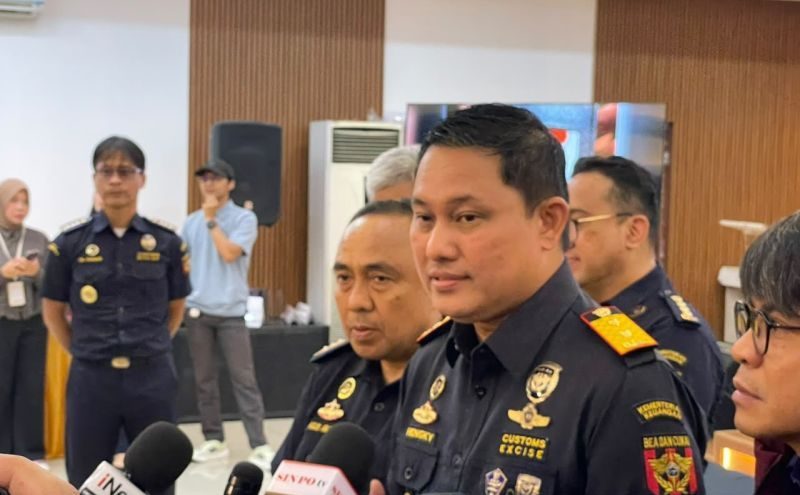 Pilot Malaysia ditangkap membawa 70.144 butir ekstasi di Bandara Soekarno-Hatta.