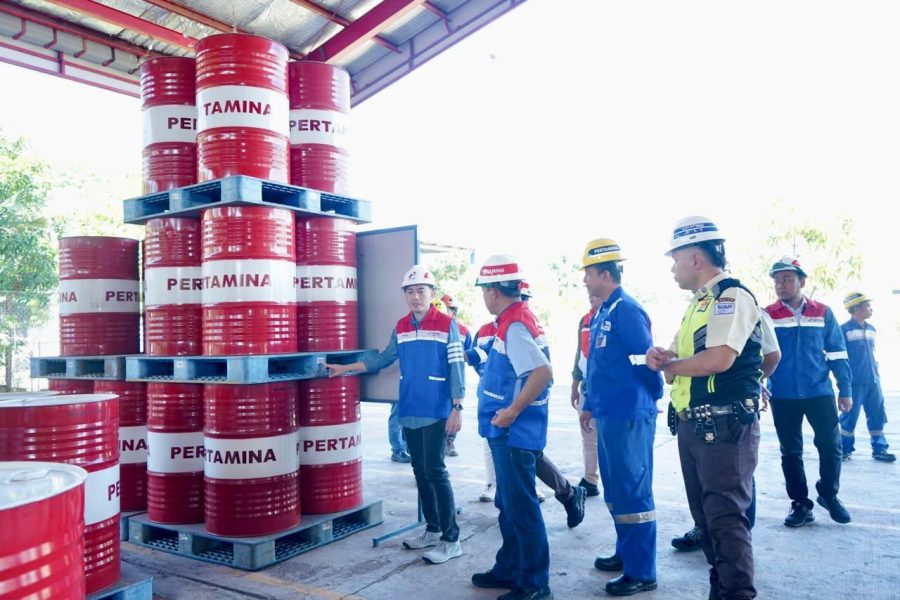 Direktur Pemasaran & Operasi PT Patra Logistik, Joko Priyambodo, bersama jajaran manajemen meninjau batam.