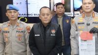 Barang bukti rekening koran dalam kasus dugaan penggelapan dana SMA Taruna Kepulauan Riau.