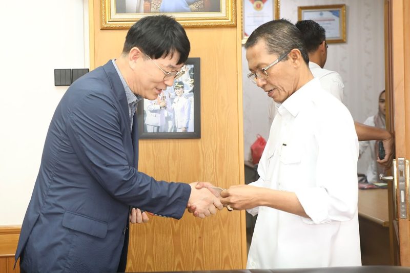 Wali Kota Batam Amsakar Achmad bertemu delegasi Jeonju Vision College dari Korea Selatan untuk membahas kerja sama pendidikan vokasi.