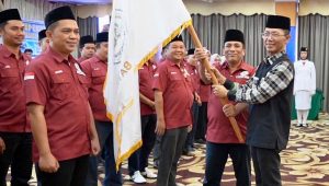 Wali Kota Batam Amsakar Achmad memberikan arahan pada pengukuhan Pengurus KBKK Kota Batam.
