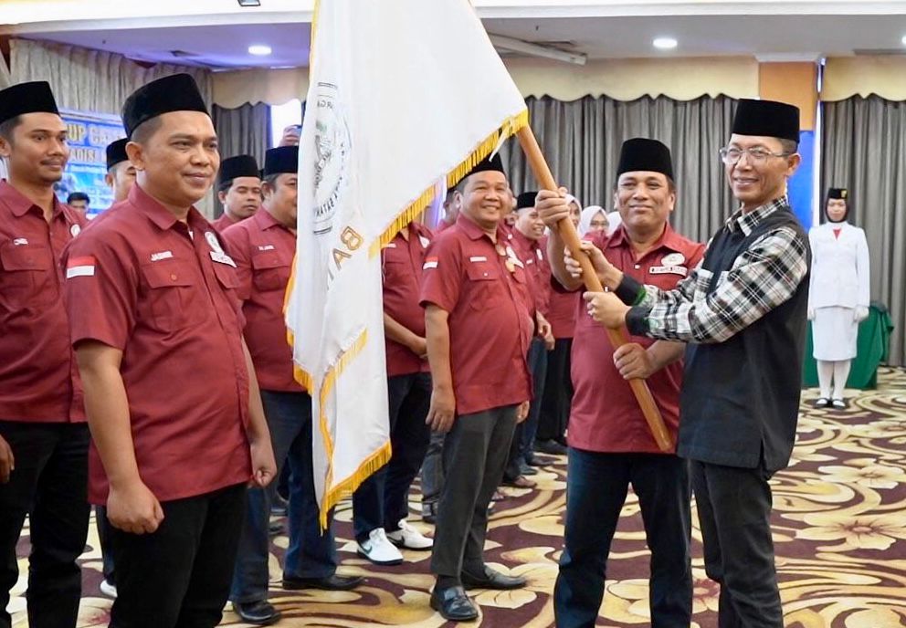 Wali Kota Batam Amsakar Achmad memberikan arahan pada pengukuhan Pengurus KBKK Kota Batam.