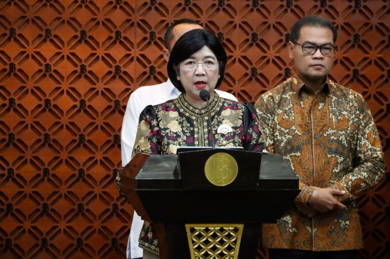 Destry Damayanti menyampaikan keterangan pers setelah ditunjuk sebagai Pejabat Sementara Gubernur Bank Indonesia.