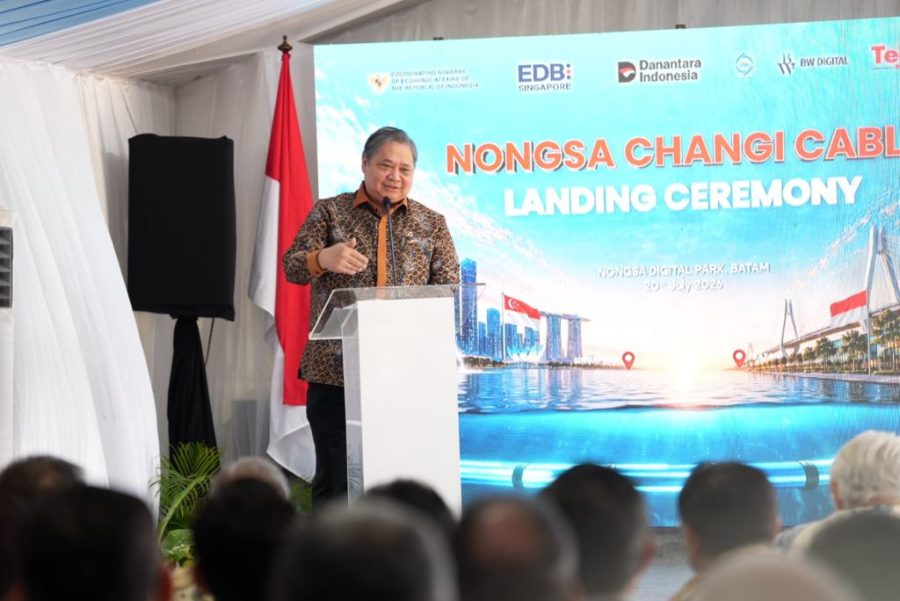 Menteri Koordinator Bidang Perekonomian Airlangga Hartarto menghadiri peresmian Nongsa Changi Cable di Batam.