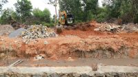 Pembangunan kanal pengendali banjir di Sungai Lekop, Kabupaten Bintan.