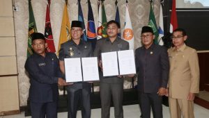 Bupati Kepulauan Anambas, Aneng, menghadiri Rapat Paripurna DPRD Kabupaten Kepulauan Anambas dengan agenda persetujuan bersama Ranperda tentang Pertanggungjawaban Pelaksanaan APBD Tahun Anggaran 2025, di Kantor DPRD Kabupaten Kepulauan Anambas, Jumat (24/7/2026).