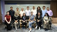 Menteri Pengembangan Digital dan Informasi Singapura Josephine Teo berbicara kepada sejumlah wartawan Indonesia dalam Indonesian Journalist Visit Programme di kantornya, Singapura, Senin (13/7/2026). Ia memaparkan strategi tata kelola AI yang menempatkan manusia sebagai pusat transformasi digital. Menteri Pengembangan Digital dan Informasi Singapura Josephine Teo berbicara kepada sejumlah wartawan Indonesia dalam Indonesian Journalist Visit Programme di kantornya, Singapura, Senin (13/7/2026). Ia memaparkan strategi tata kelola AI yang menempatkan manusia sebagai pusat transformasi digital.