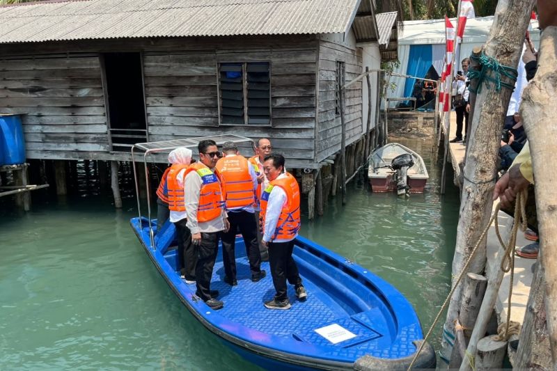 Fasilitas pabrik es dan cold storage untuk mendukung usaha nelayan di Pulau Sembur, Batam.