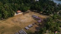 Masyarakat Pulau Sembur Batam mengikuti upacara kemerdekaan yang menggunakan pasokan listrik dari PLTS berkapasitas 1 MWp.