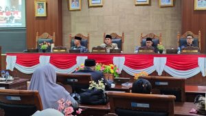 Ketua DPRD Kepulauan Anambas Rian Kurniawan memimpin rapat paripurna KUA dan PPAS untuk penyusunan RAPBD 2027.