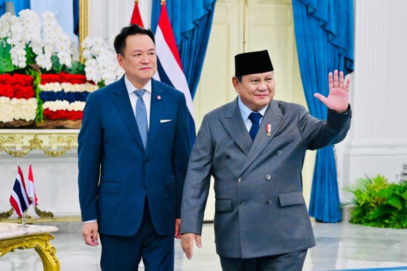 Presiden Prabowo Subianto dan Perdana Menteri Thailand Anutin Charnvirakul dalam pertemuan bilateral di Istana Merdeka, Jakarta.