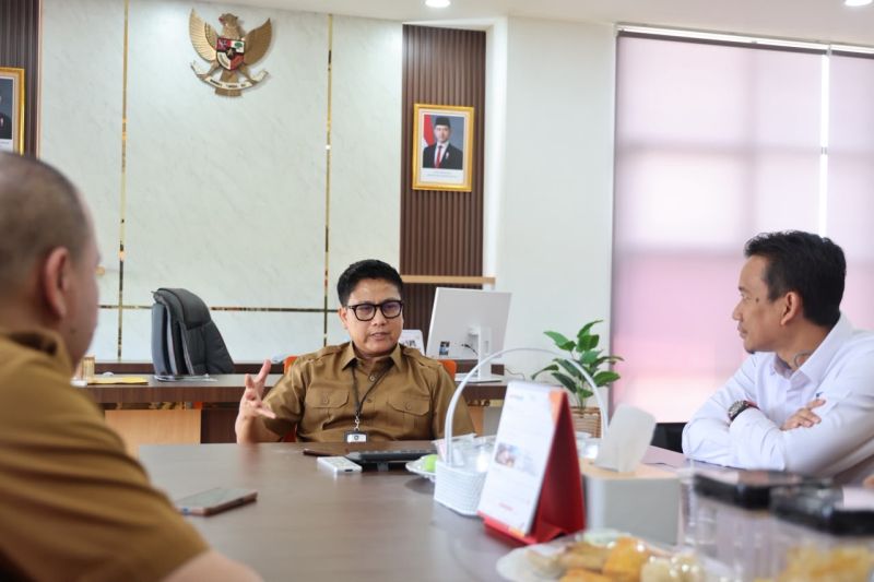 Perwakilan Diskominfo Kepri dan BP Batam membahas pemanfaatan layanan pusat data pemerintah daerah.