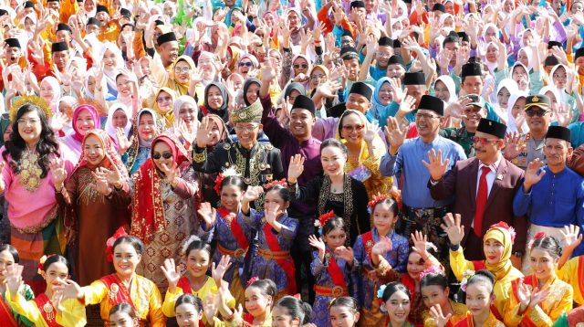 Wali Kota Batam Amsakar Achmad menyampaikan program seragam gratis untuk 52.835 siswa baru SD dan SMP.