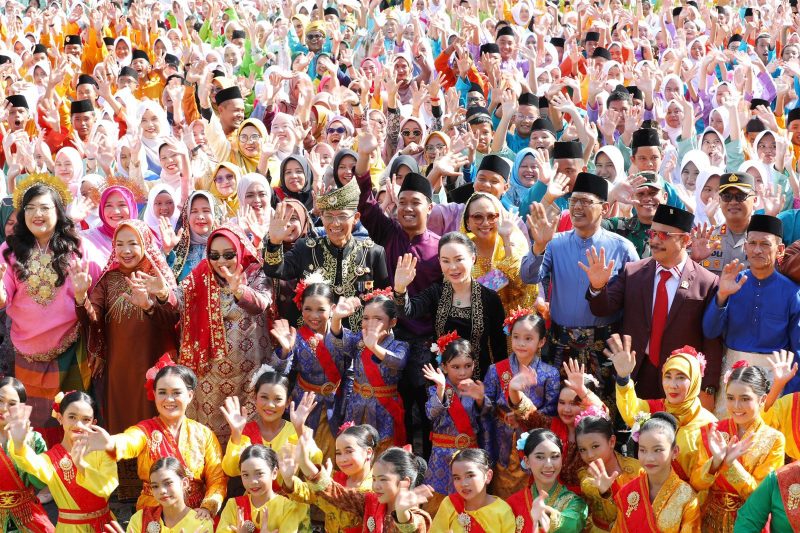 Wali Kota Batam Amsakar Achmad menyampaikan program seragam gratis untuk 52.835 siswa baru SD dan SMP.