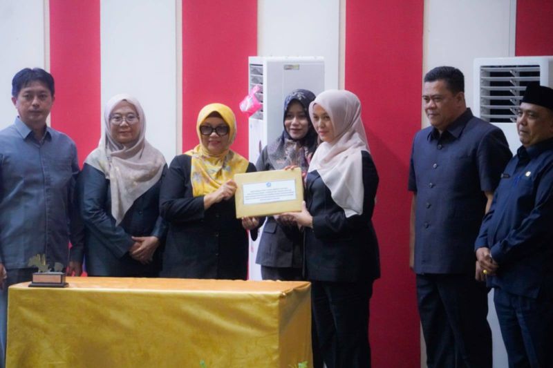 Wakil Bupati Bintan Deby Maryanti menyampaikan usulan penyertaan modal Rp9 miliar kepada dua BUMD di DPRD Bintan.