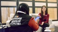 Petugas BPS Kota Batam mendata responden dalam pelaksanaan Sensus Ekonomi 2026.