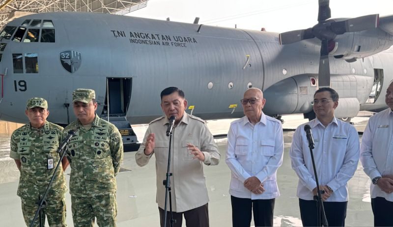 Menhan Sjafrie Sjamsoeddin menjelaskan rencana pengembangan MRO pesawat TNI AU di Bandara Kertajati.