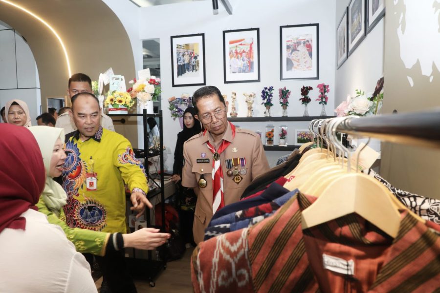 Produk UMKM Batam dipajang di Pojok UMKM D’KUMI Galeri Terminal Feri Internasional Sekupang.