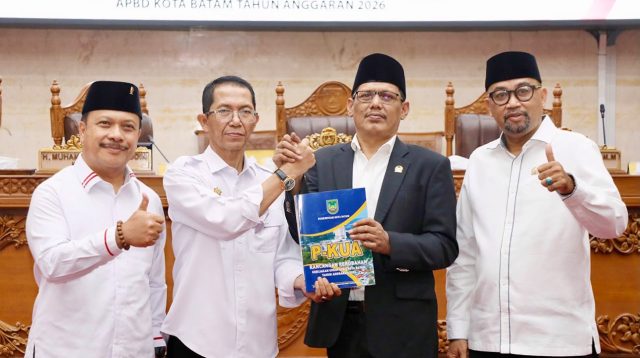 Wali Kota Batam Amsakar Achmad memaparkan Rancangan Perubahan KUA dan PPAS APBD 2026 di DPRD Kota Batam.