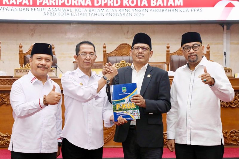 Wali Kota Batam Amsakar Achmad memaparkan Rancangan Perubahan KUA dan PPAS APBD 2026 di DPRD Kota Batam.
