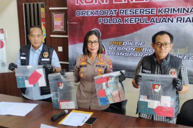 Polisi Polda Kepri mengungkap tiga perkara dugaan TPPO terkait pemberangkatan calon PMI nonprosedural ke Malaysia melalui Batam.