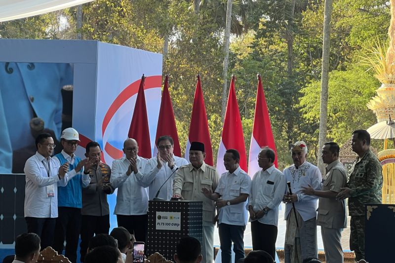 Menteri ESDM Bahlil Lahadalia saat peluncuran Program PLTS 100 GWp di Gilimanuk, Bali.