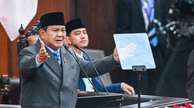 Presiden Prabowo Subianto menyampaikan target pertumbuhan ekonomi 2027 dalam pidato RAPBN di Jakarta.