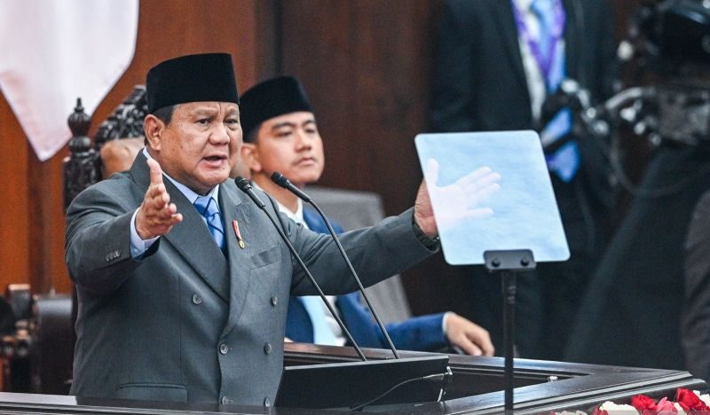 Presiden Prabowo Subianto menyampaikan target pertumbuhan ekonomi 2027 dalam pidato RAPBN di Jakarta.