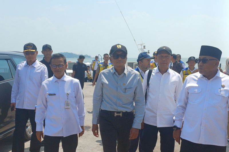 Menteri PU Dody Hanggodo meninjau kawasan Pulau Penyengat, Tanjungpinang, Kepulauan Riau, yang masuk prioritas penataan 2026–2027.