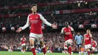 Pemain Arsenal merayakan gol dalam kemenangan 3-0 atas Coventry City pada laga pembuka Liga Primer di Emirates Stadium.