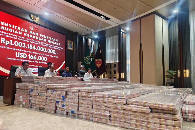 Kejaksaan Agung menguasai Rp1,003 triliun dan 166 ribu dolar AS dari PT PSMI dalam penyidikan dugaan korupsi kawasan hutan.