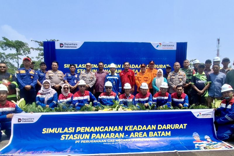 Simulasi penanganan kebocoran gas dan kebakaran di Stasiun PLTMG Panaran, Batam.