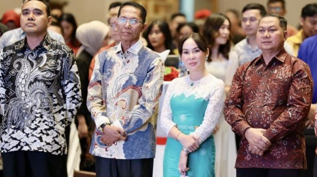 Wali Kota Batam Amsakar Achmad menghadiri Singapore National Day Reception di Batam.