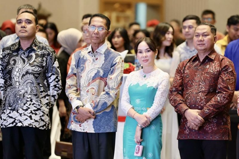 Wali Kota Batam Amsakar Achmad menghadiri Singapore National Day Reception di Batam.